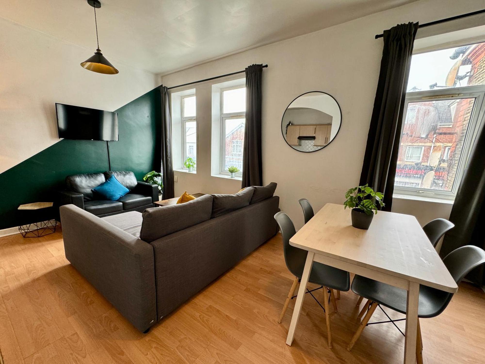 Space For Groups, 10 Mins From Queen St! คาร์ดิฟฟ์ ภายนอก รูปภาพ